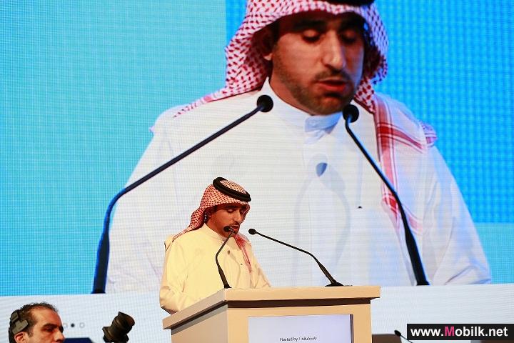 حمد عبيد المنصوري يفتتح رسميا منتدى ومعرض التعلم الذكي