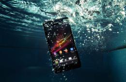 سوني تطرح الهاتف الذكي Xperia™ ZR الجديد والمقاوم للماء بتصميم متفوق